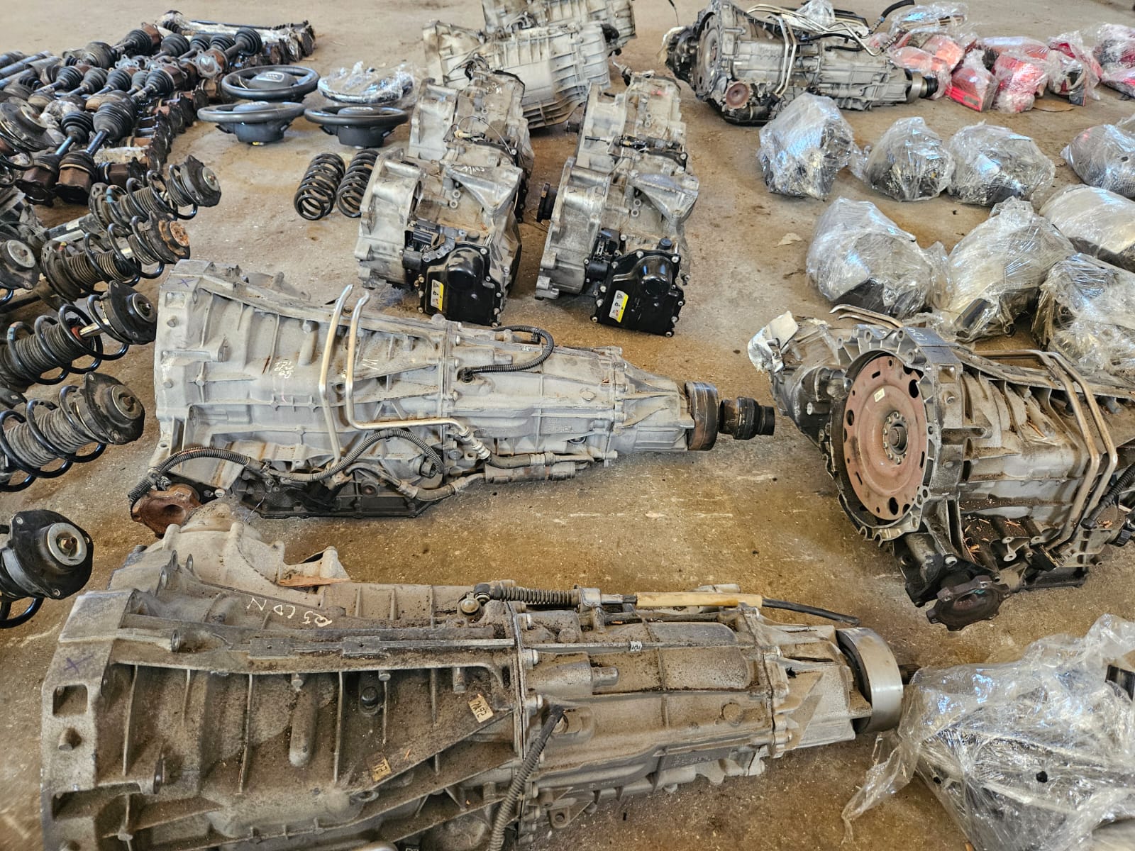 Gearboxes, suspensions and drivetrain parts in stock